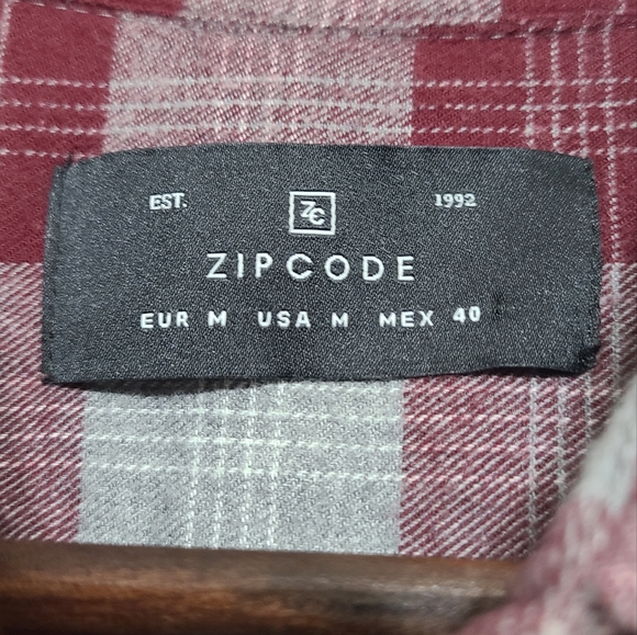 Zipcode Men's Maroon & Gray Plaid Button Down Shirt Size M - Picture 4 of 4